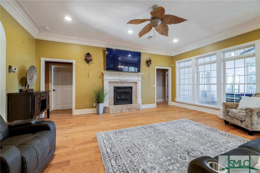 1151 W Mission Lane SE