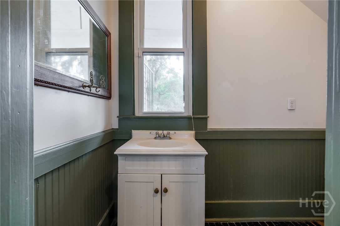 602 W 37th Street