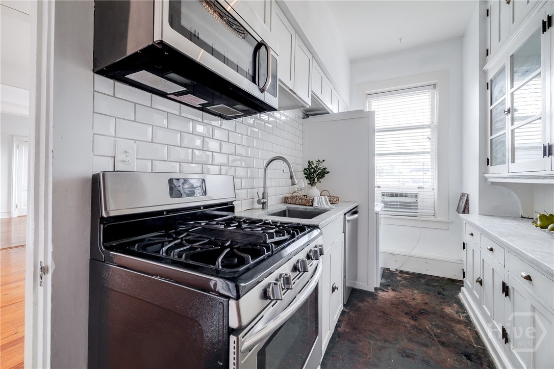 24 E Liberty Street 44