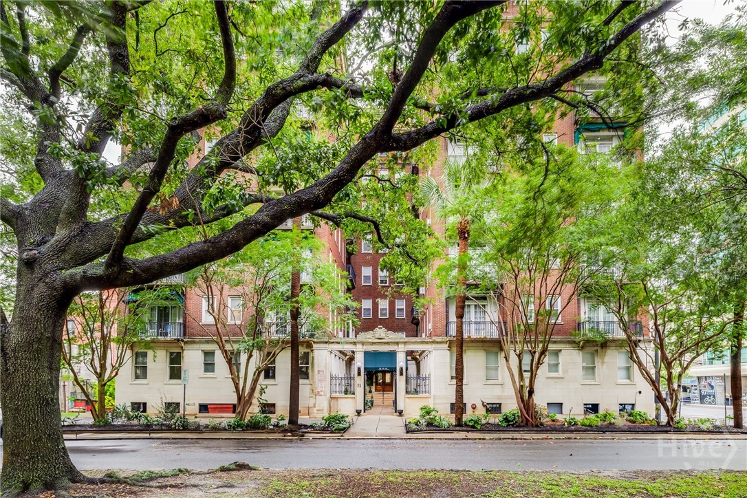 24 E Liberty Street 44