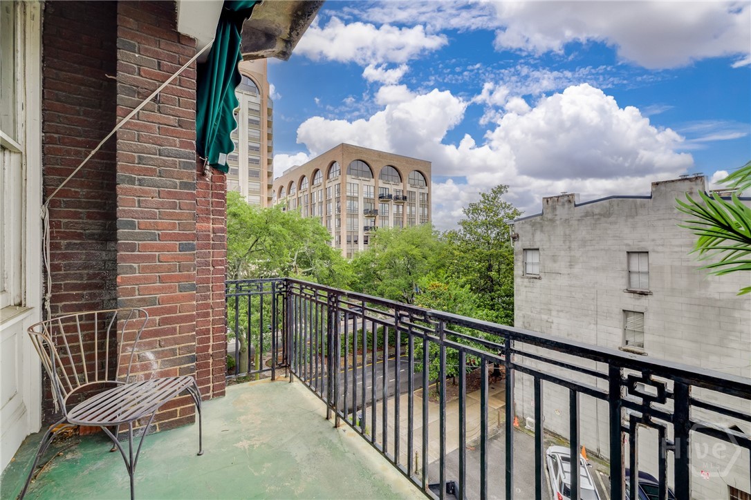 24 E Liberty Street 44