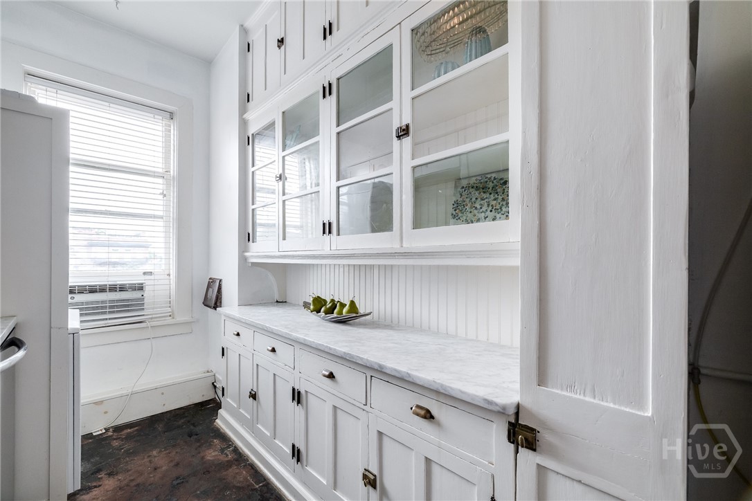24 E Liberty Street 44