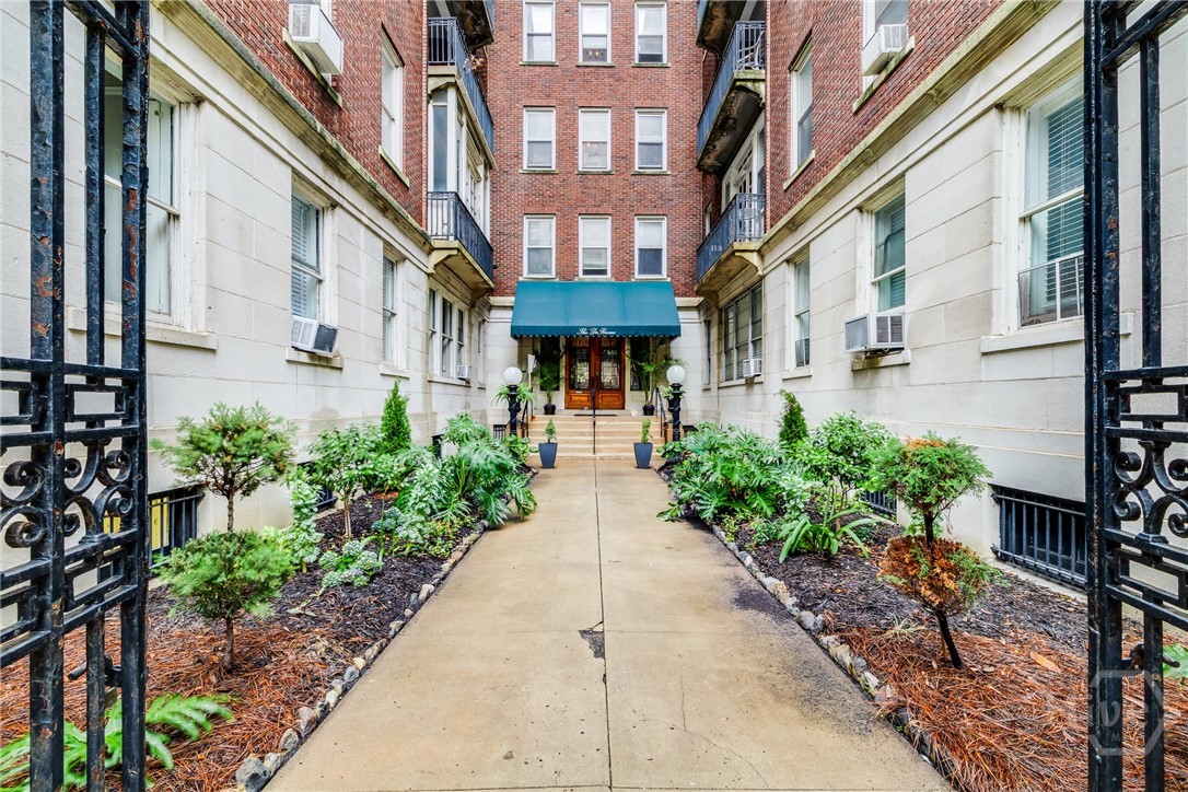 24 E Liberty Street 44