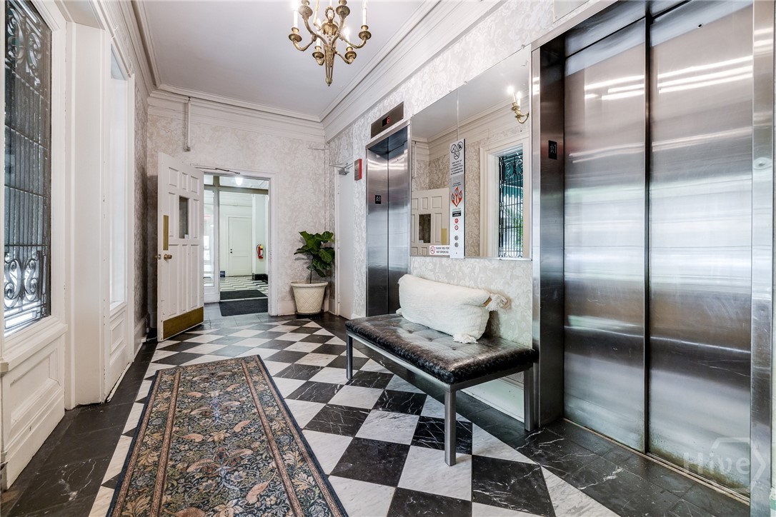 24 E Liberty Street 44