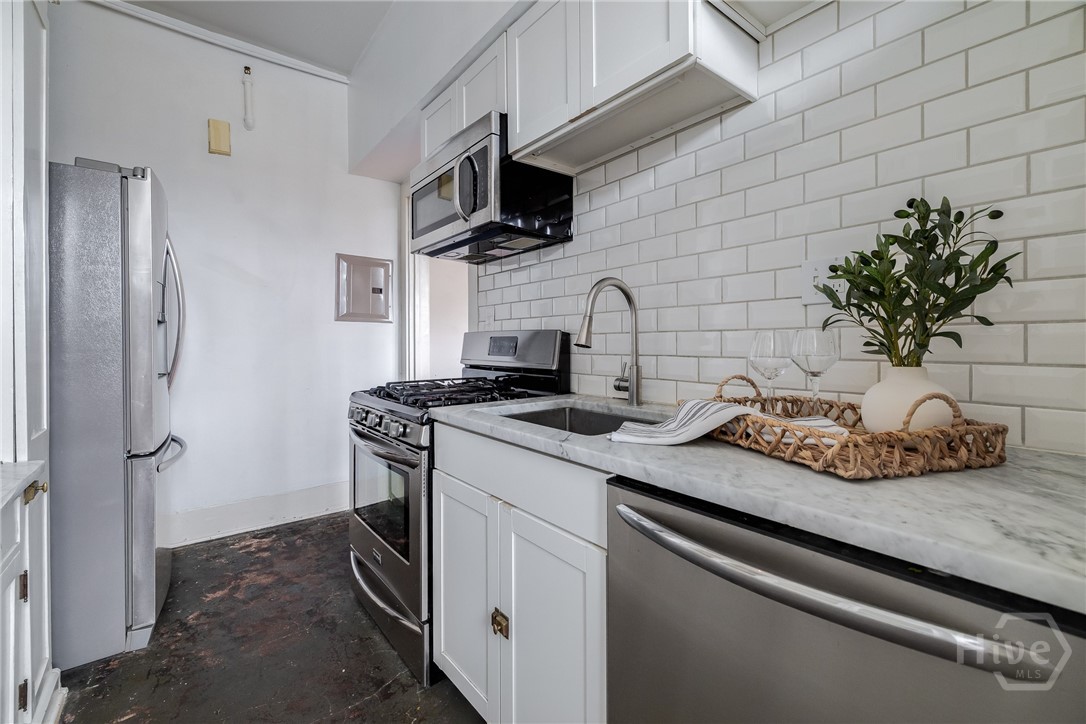 24 E Liberty Street 44
