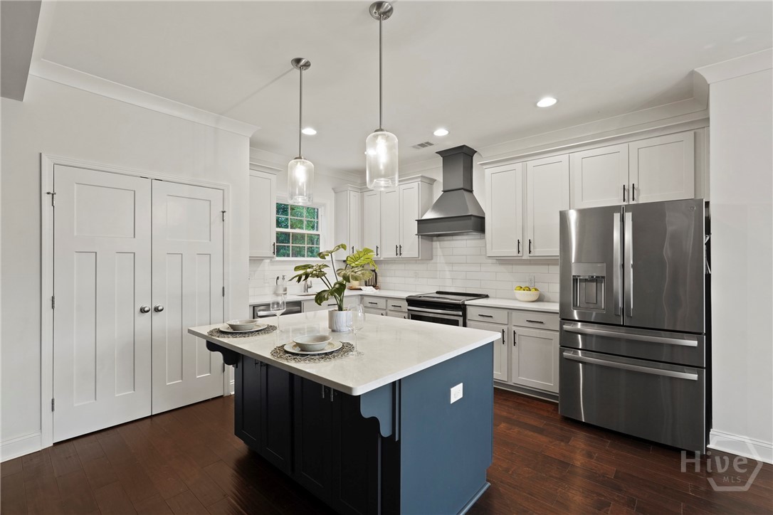 95 Simcoe Lake Drive