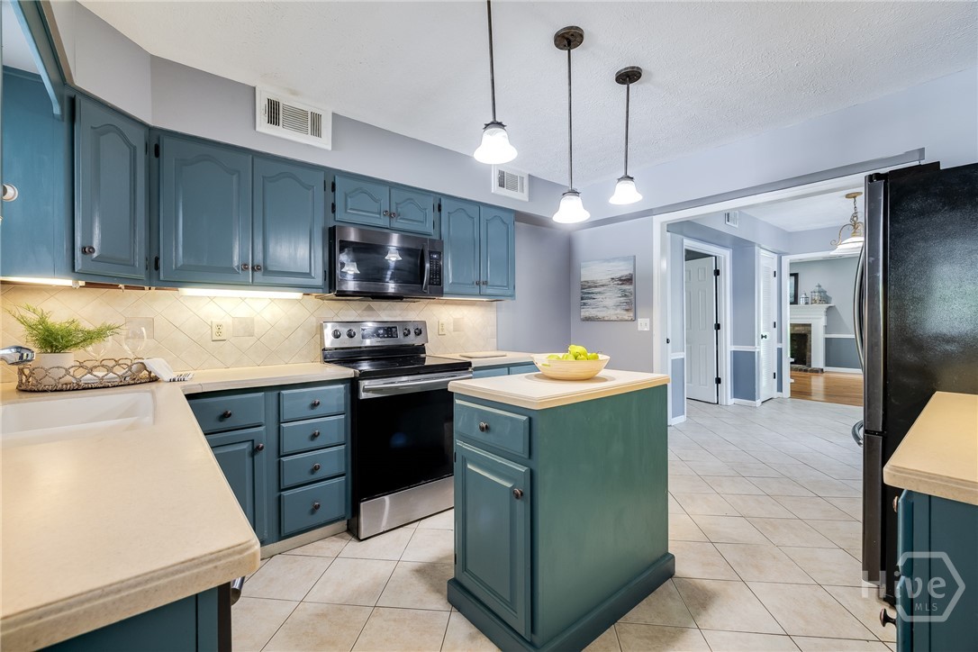 17 Oak Pointe Drive