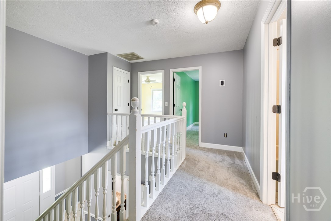 17 Oak Pointe Drive