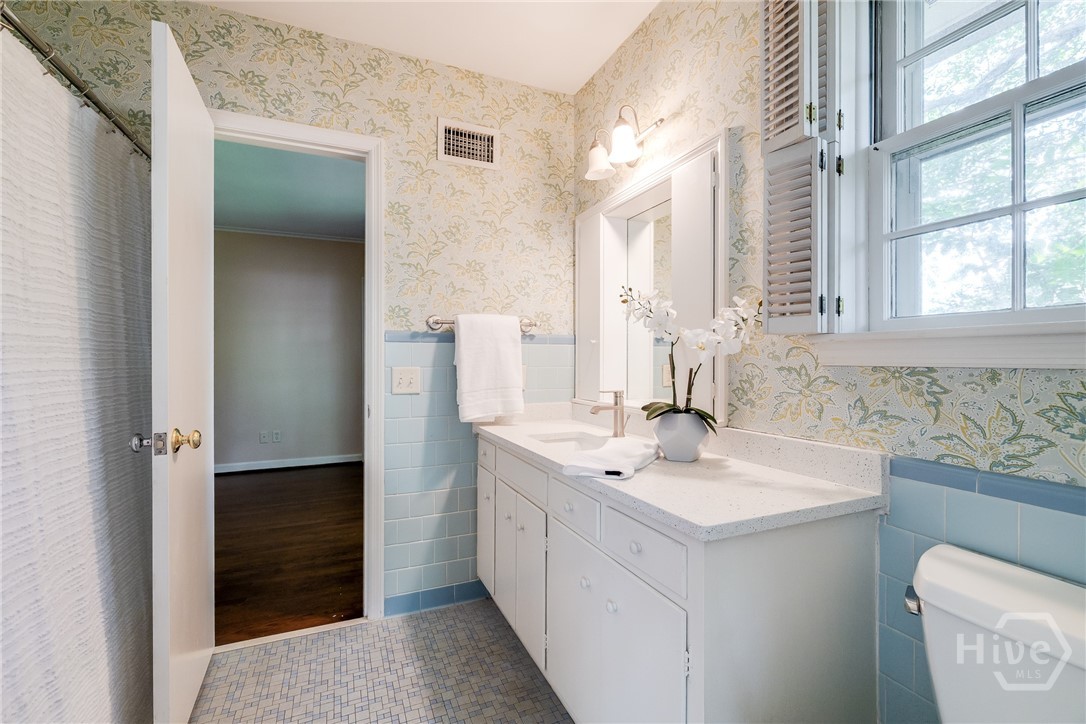 533-535 E 52nd Street