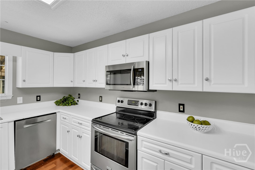 114 St Ives Way