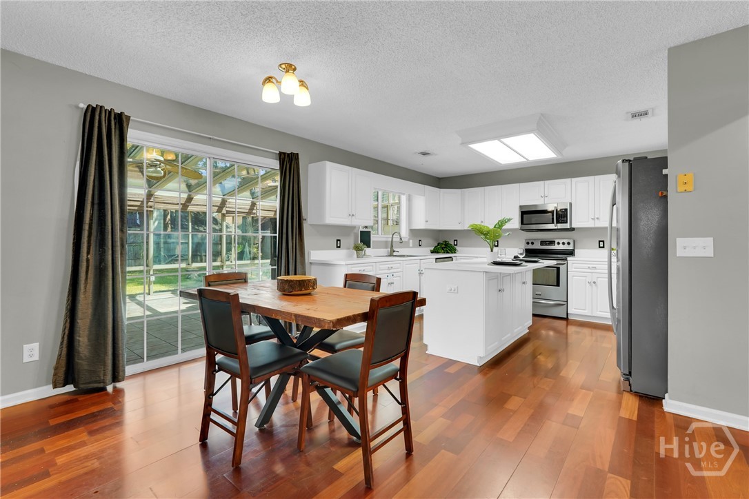 114 St Ives Way