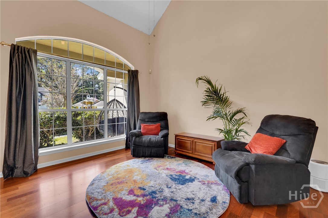 114 St Ives Way