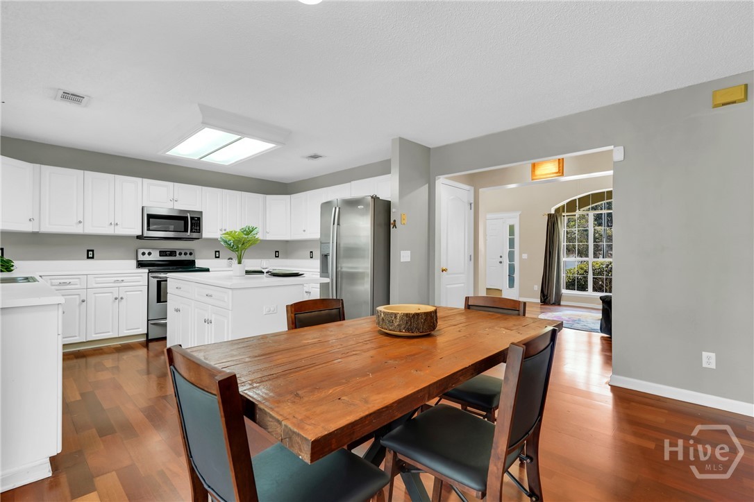 114 St Ives Way