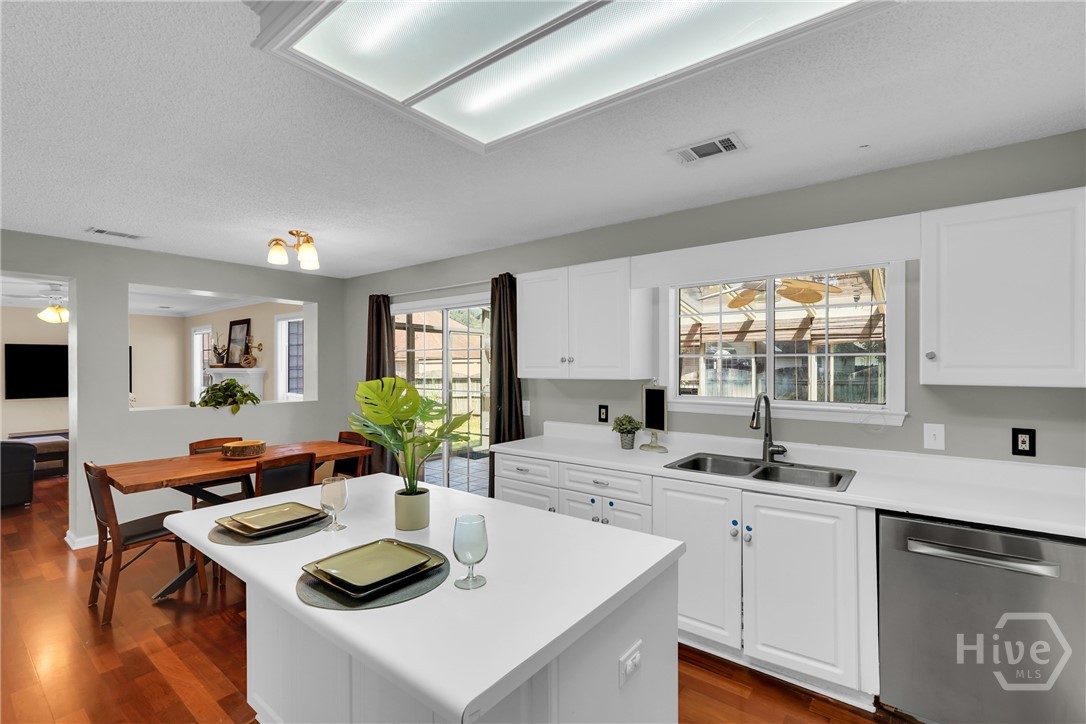 114 St Ives Way
