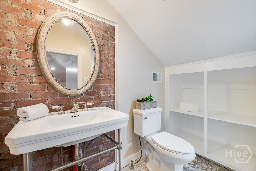 606 E 54th Street