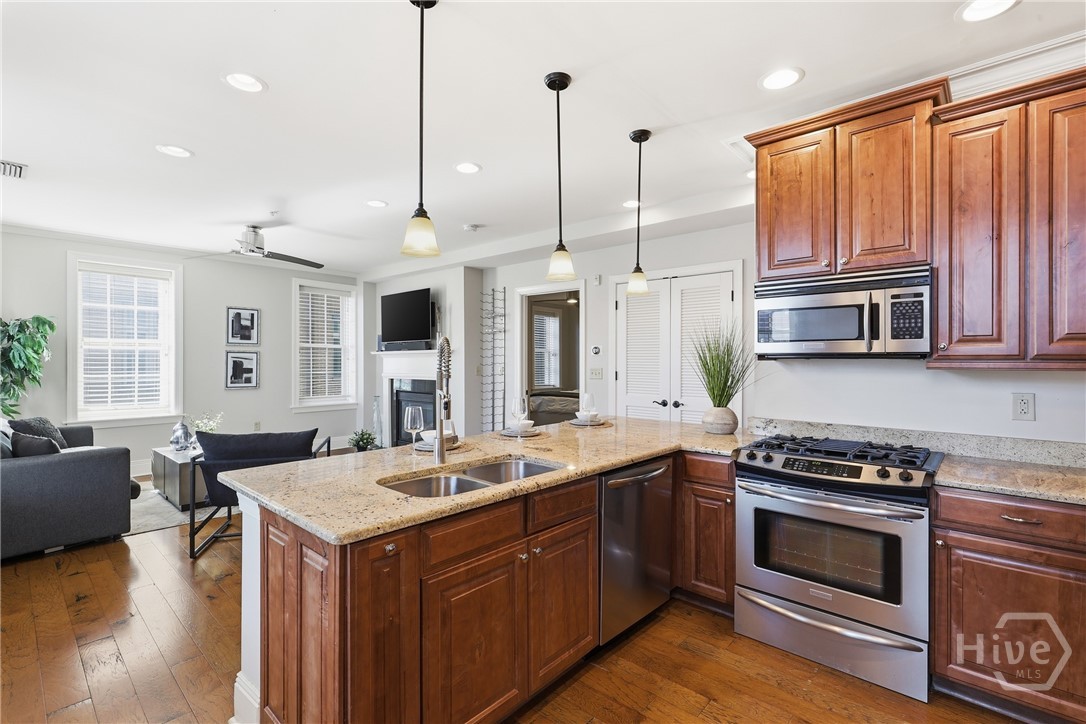 5 Whitaker Street 203E