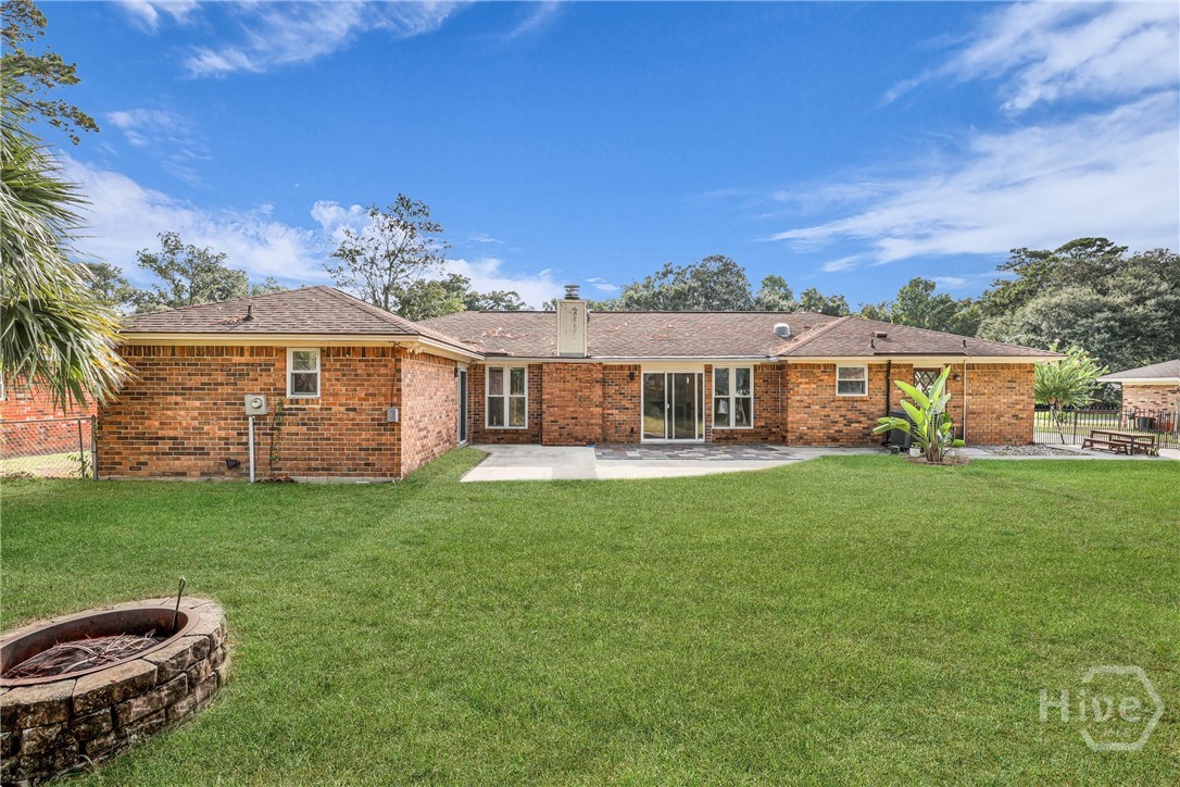 710 Leaning Oaks Drive