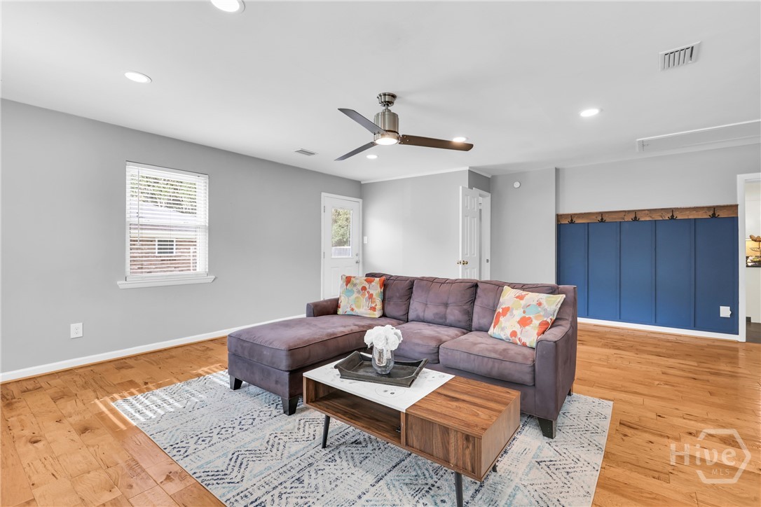 710 Leaning Oaks Drive