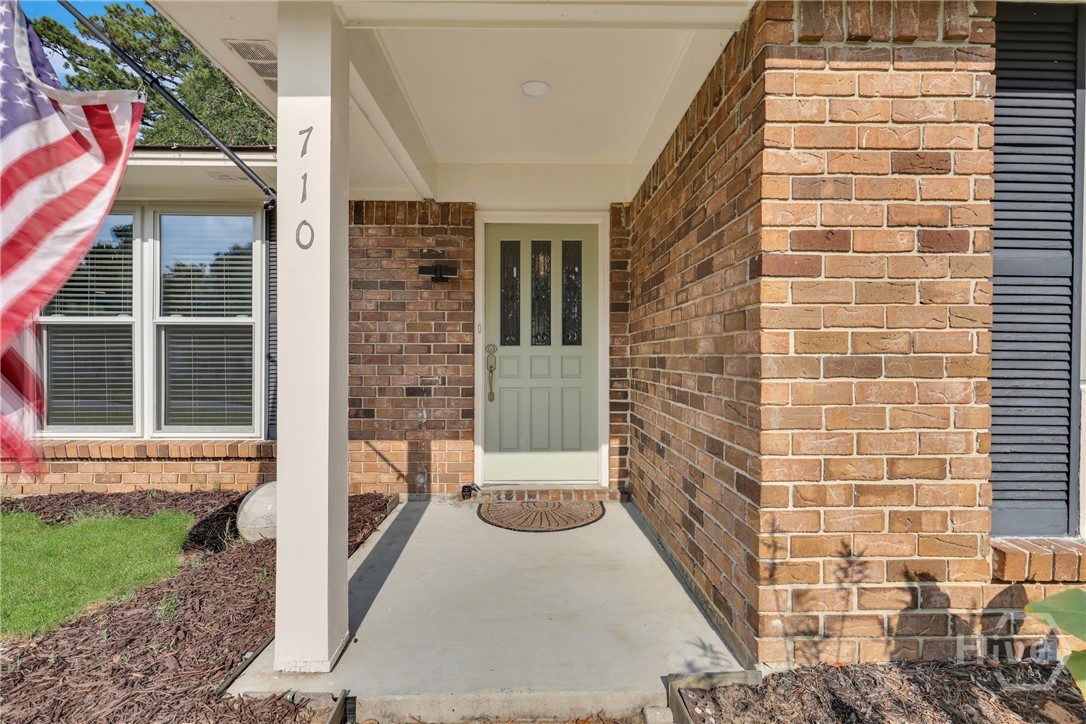 710 Leaning Oaks Drive