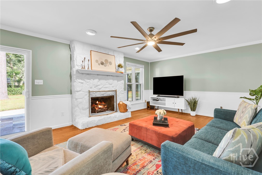 710 Leaning Oaks Drive