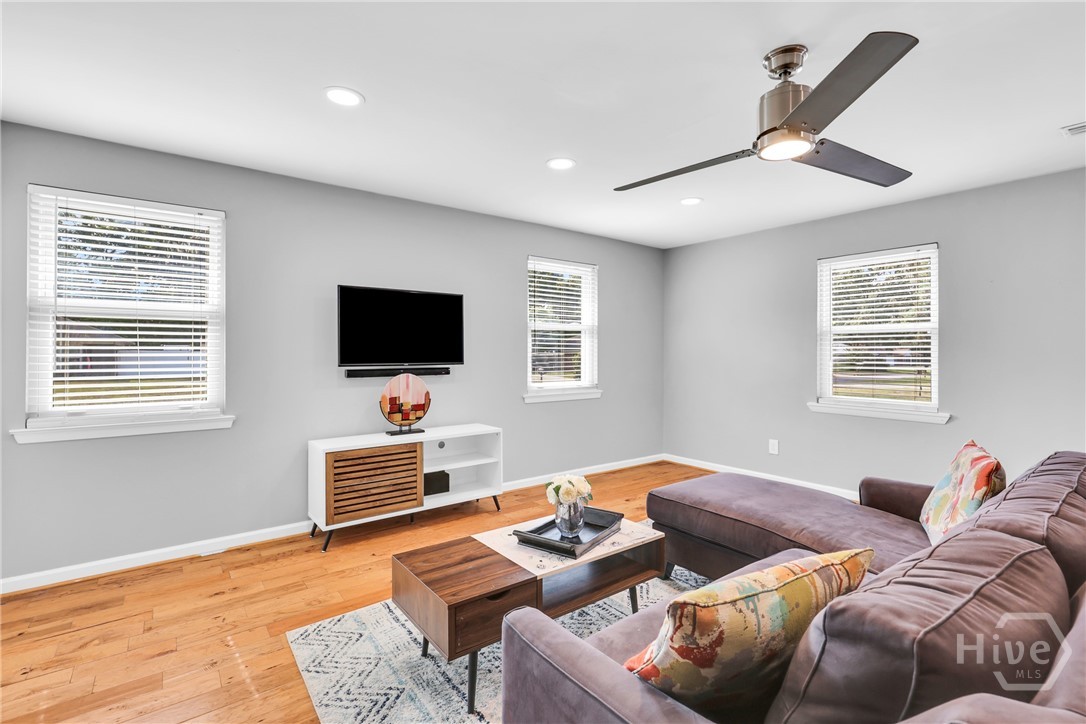710 Leaning Oaks Drive