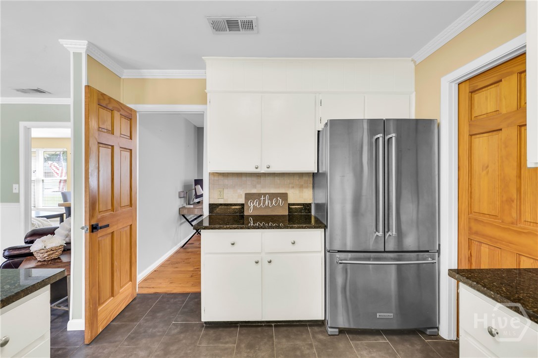 710 Leaning Oaks Drive