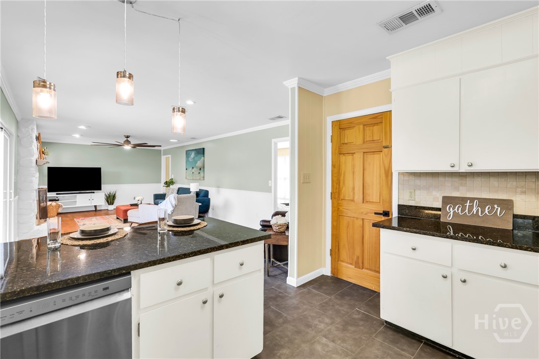 710 Leaning Oaks Drive