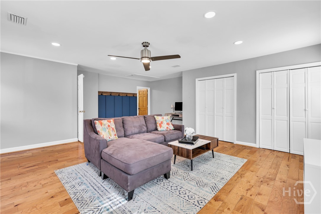710 Leaning Oaks Drive