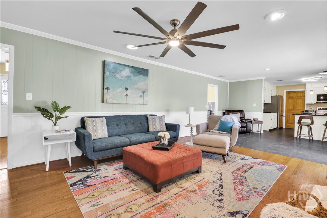 710 Leaning Oaks Drive