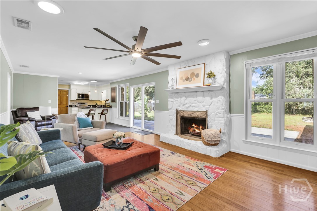 710 Leaning Oaks Drive