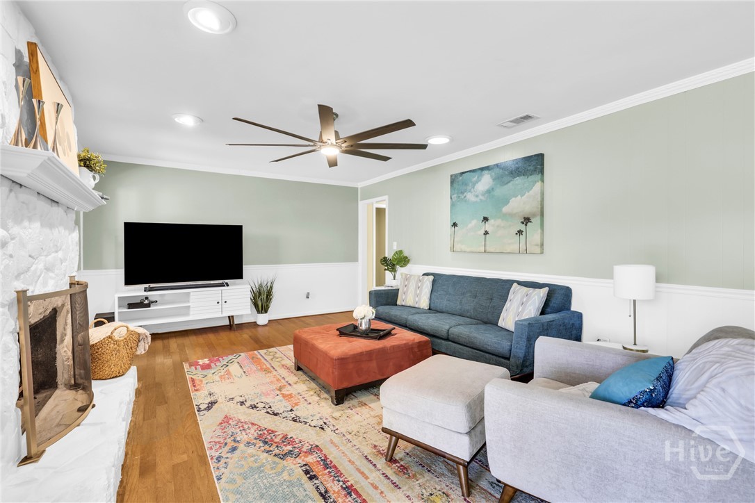 710 Leaning Oaks Drive