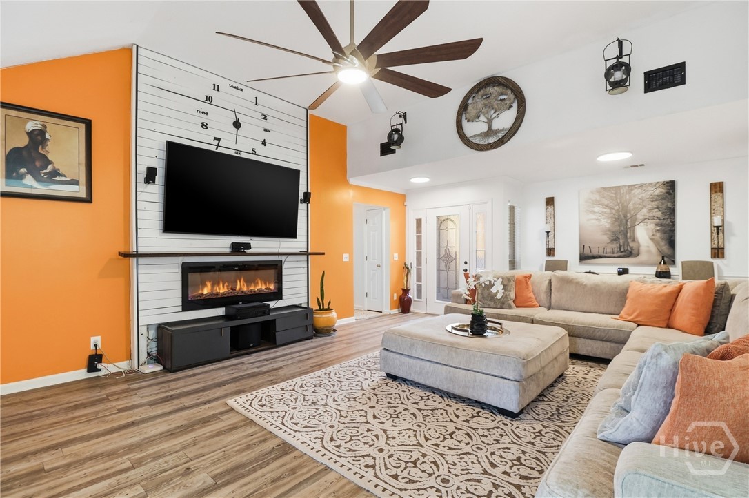 11 Tahoe Drive