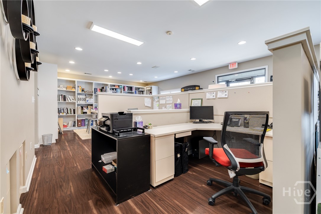8 Commerce Place