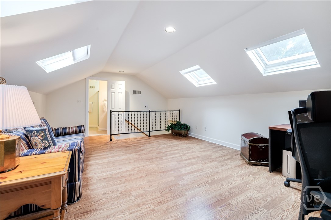 1 Hedgewood Lane