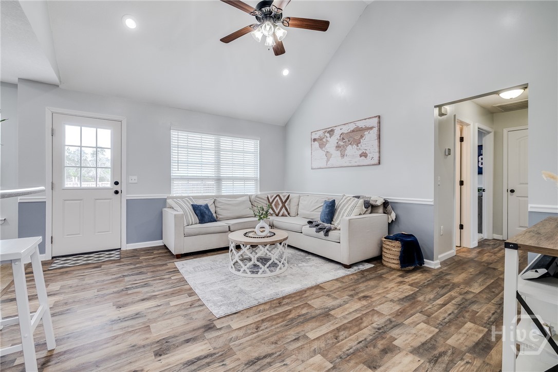 354 NE Lincoln Way