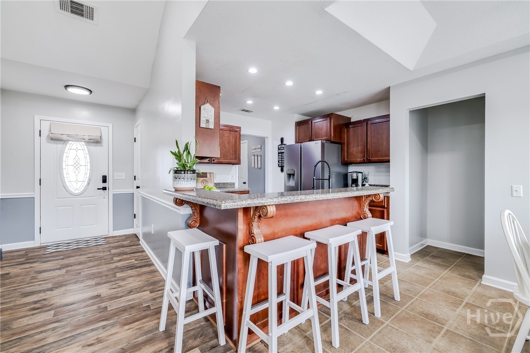 354 NE Lincoln Way