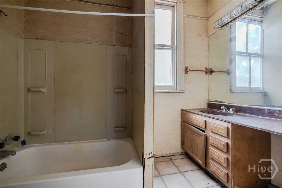 924-926 E Duffy Street