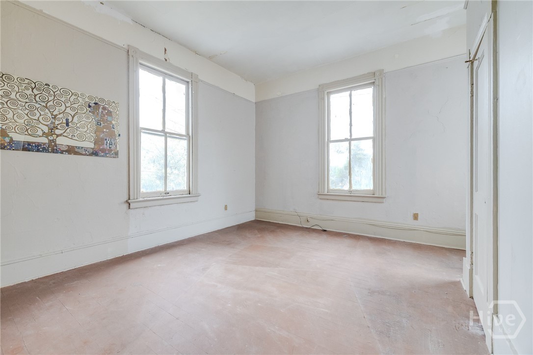 924-926 E Duffy Street