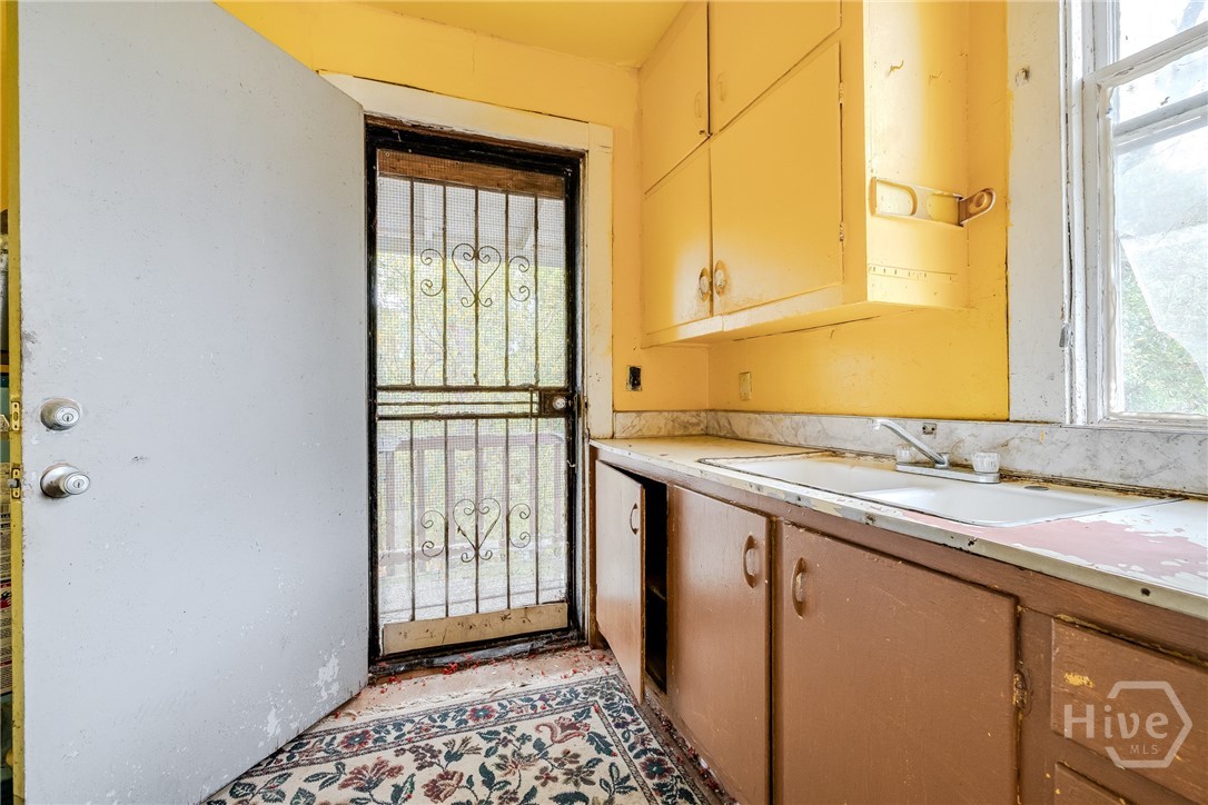 924-926 E Duffy Street