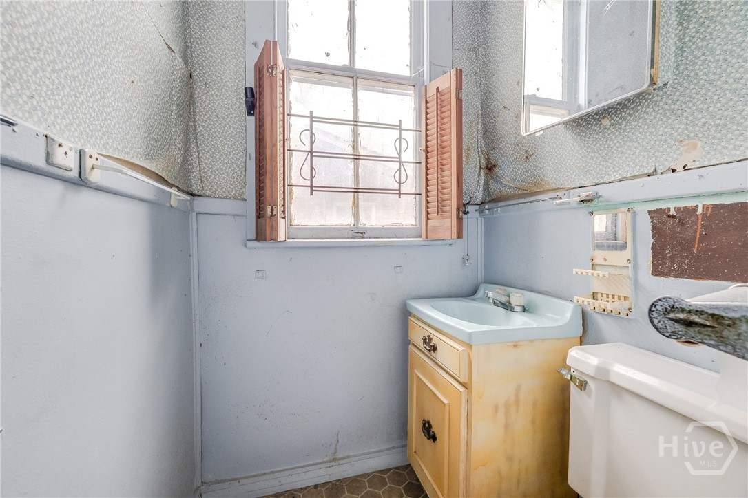 924-926 E Duffy Street