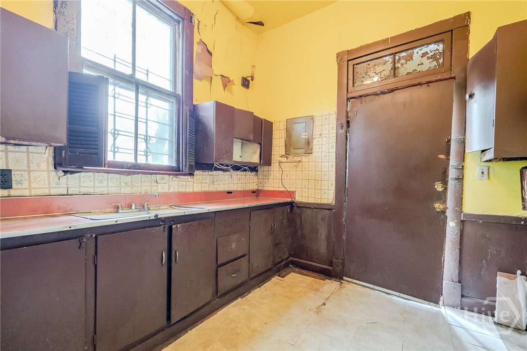 924-926 E Duffy Street