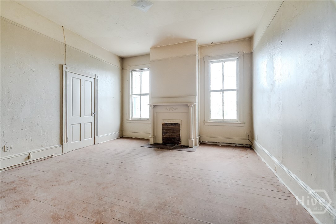 924-926 E Duffy Street