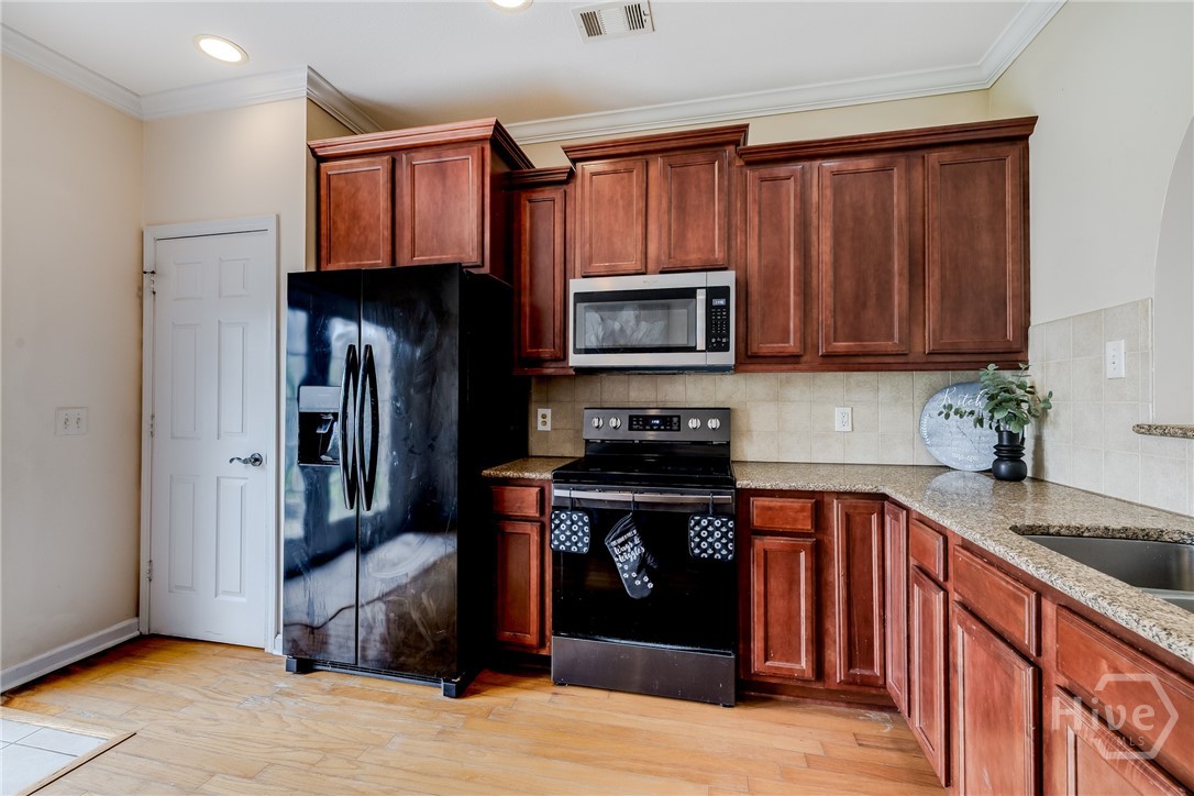 10 Steel Magnolia Lane