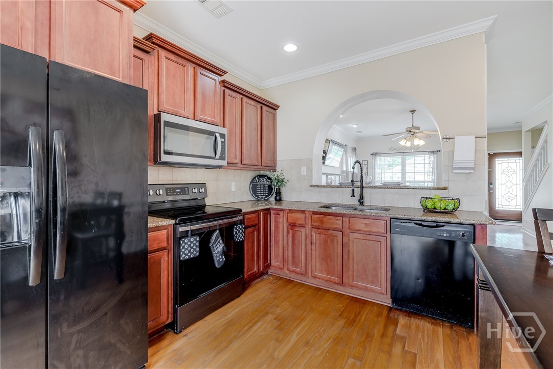 10 Steel Magnolia Lane