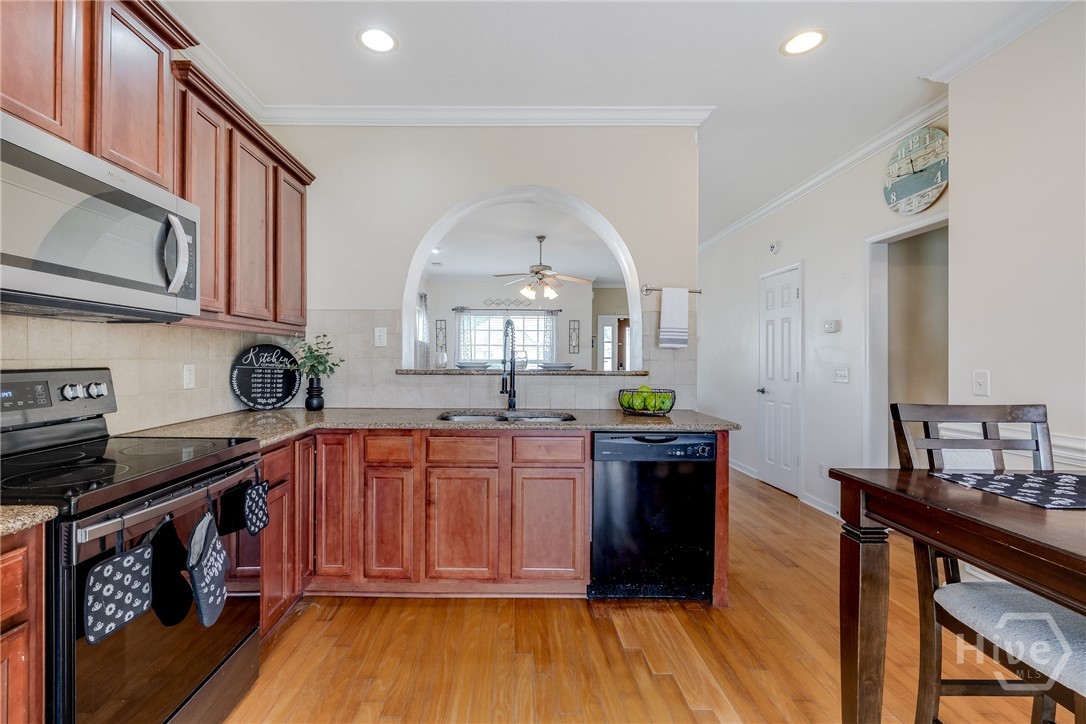 10 Steel Magnolia Lane