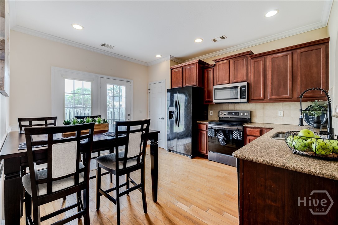 10 Steel Magnolia Lane