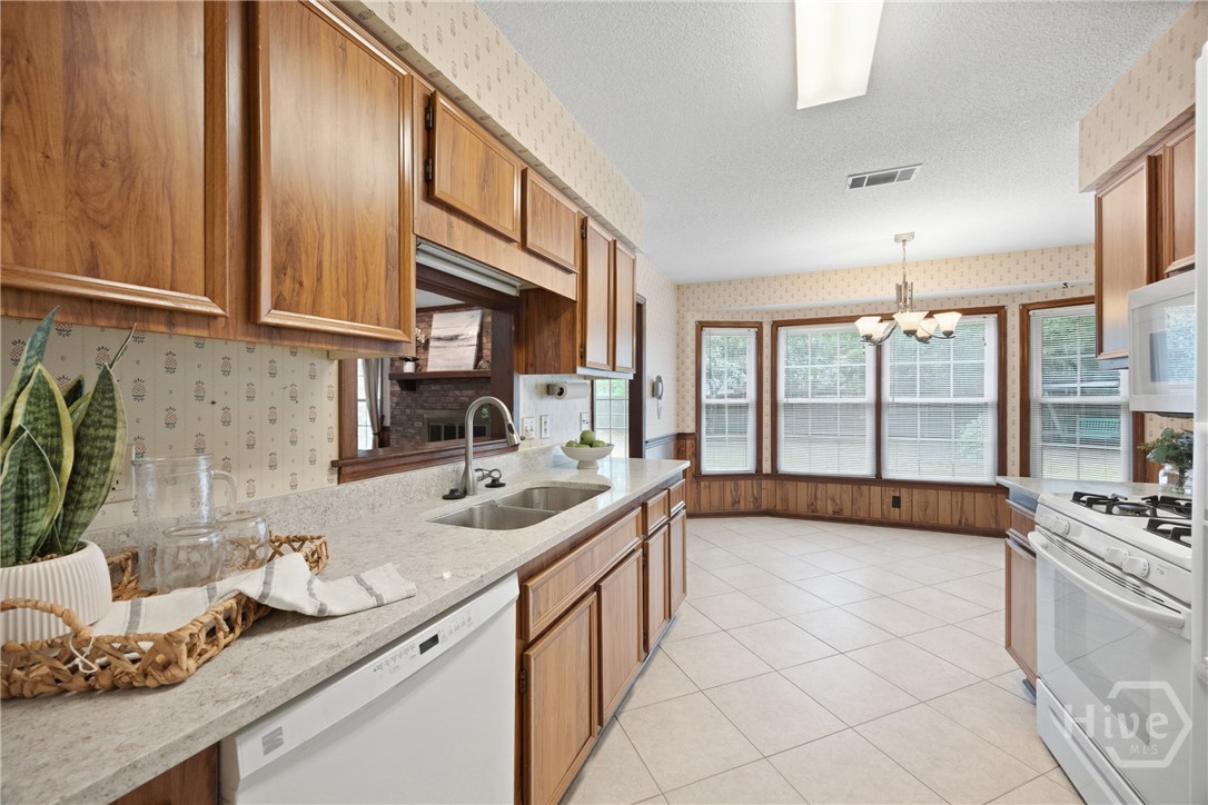 8506 Heatherwood Drive