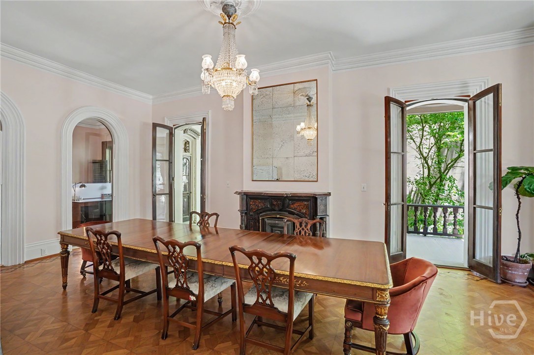110 W Gaston Street