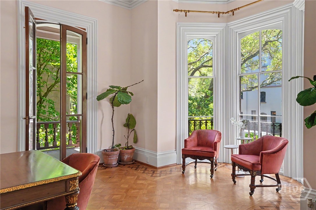 110 W Gaston Street