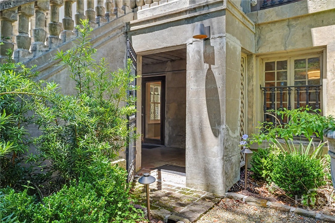 110 W Gaston Street